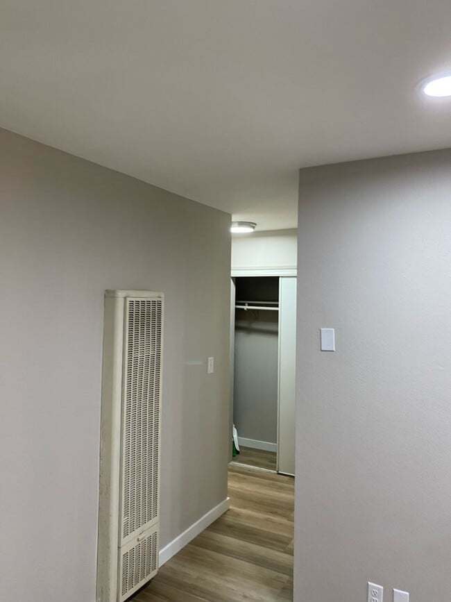 Building Photo - 1 Bed 1 Bath Remodeled Condo for Rent in Lawndale with ALL Utilities included