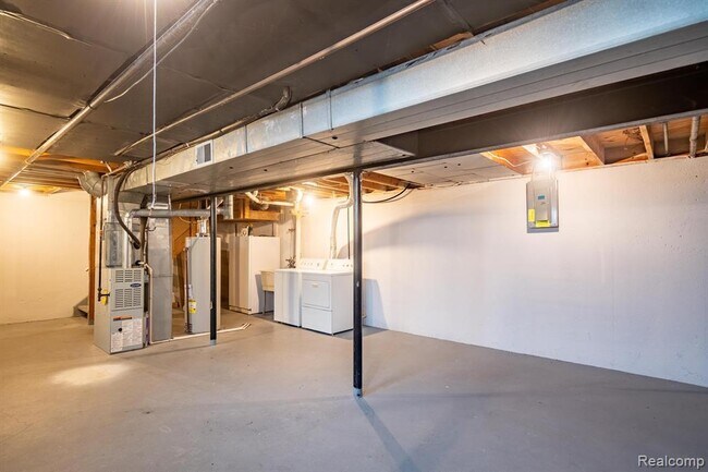 Building Photo - 35243 Turner Dr