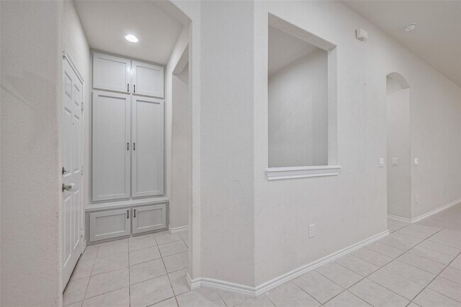 Building Photo - 6723 Widdenbrook Trace