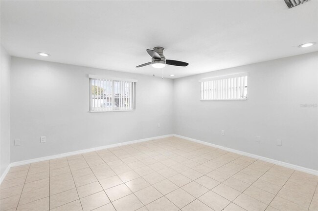 Building Photo - 5648 Saren Dr