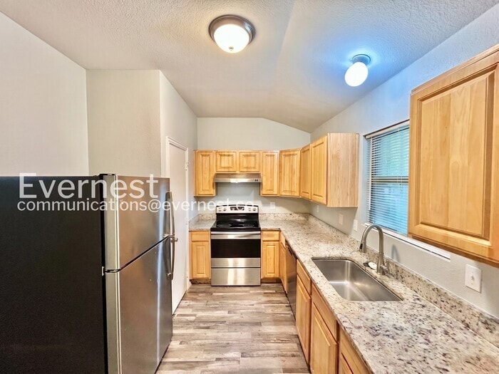 Building Photo - 146 Creek Cove Dr