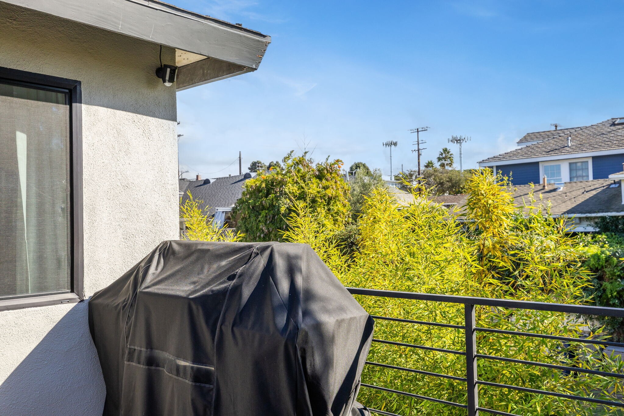 Building Photo - 321 N Gertruda Ave