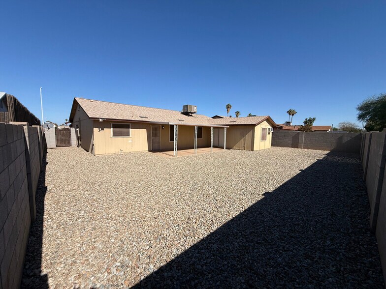 Building Photo - 807 W Palomino Dr