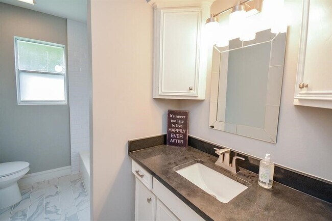 Building Photo - 8518 Braesview Ln