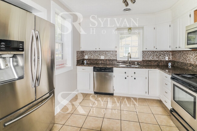 Building Photo - Adorable 3BR Home Available Now!