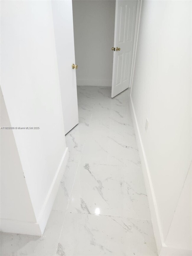 Building Photo - 1780 NE 191st St