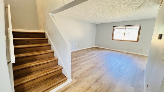 Building Photo - 431 S Village Ct