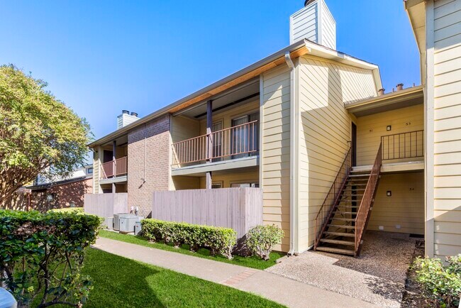 Building Photo - 9350 Country Creek St