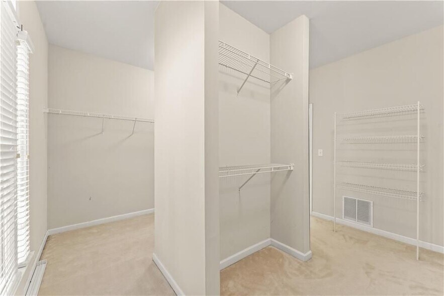 Building Photo - 4610 Planters Hill Dr