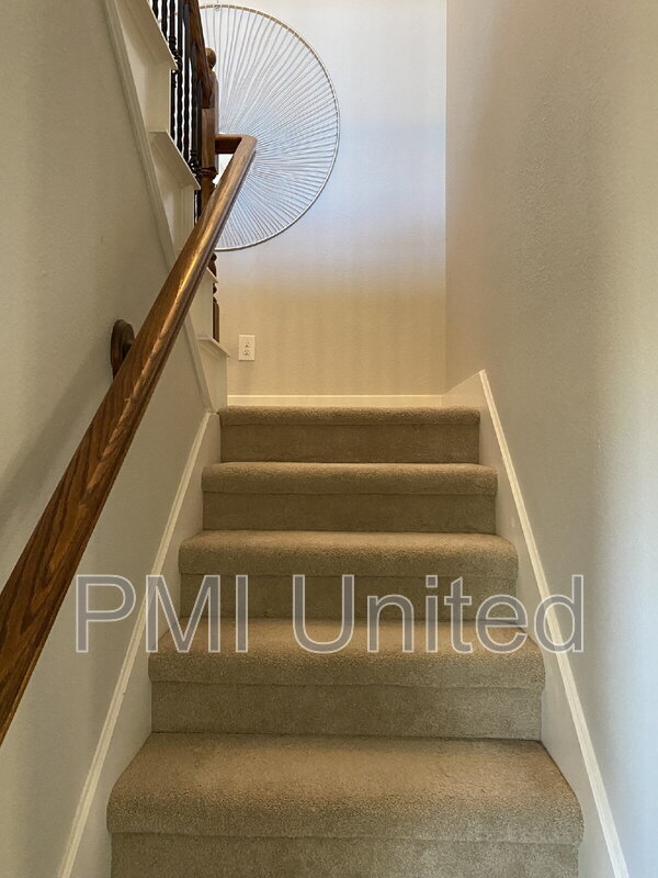 Building Photo - 15620 Gatehouse Dr