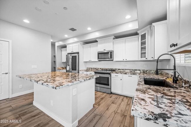 Building Photo - 1250 Abbey Ln