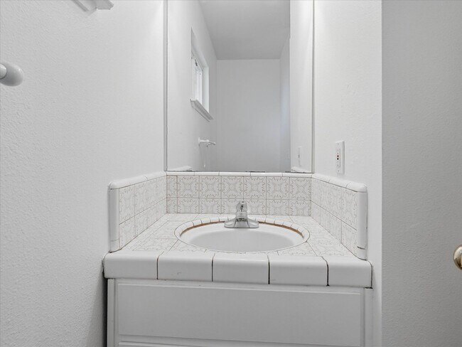 Building Photo - 4 Bedroom Home for Rent in Sanger | Sierra Views | 2,140± Sq. Ft. | Lawn Care Included