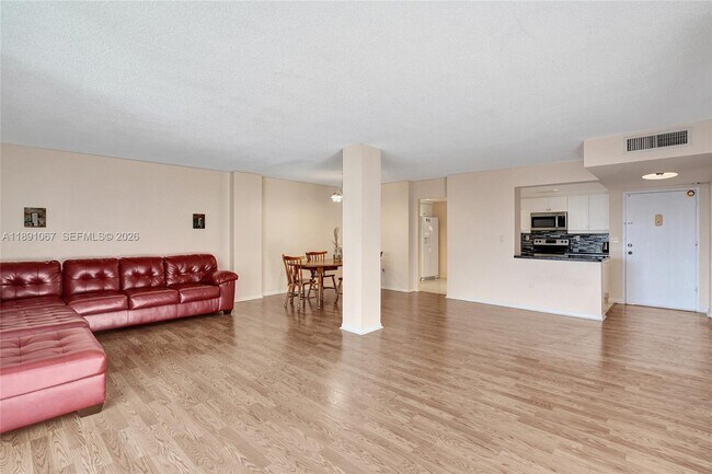 Building Photo - 1833 S Ocean Dr