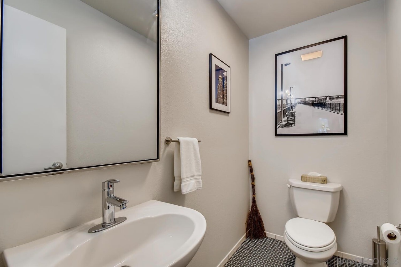 Building Photo - 991 Sigsbee St