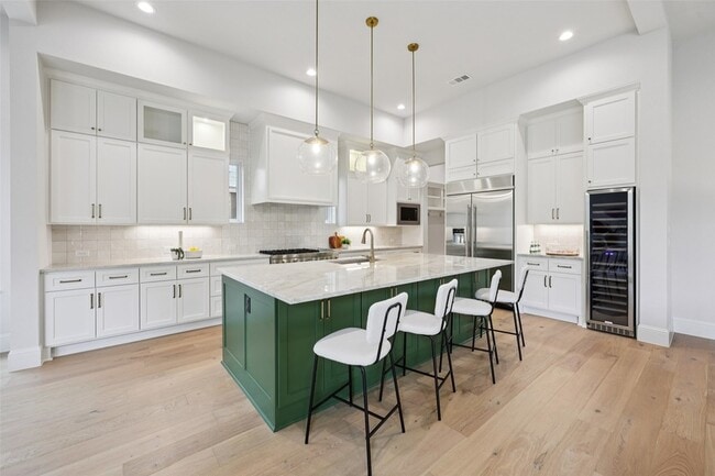 Building Photo - 3845 Van Ness Ln