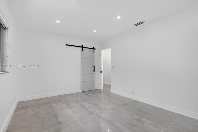 Building Photo - 607 Layne Blvd