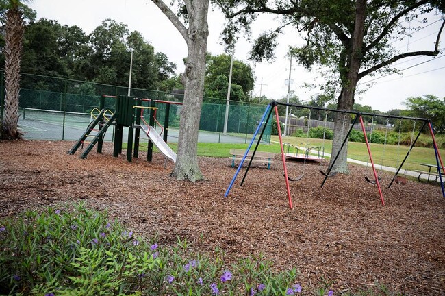 Building Photo - 1232 Woodridge Ct