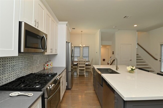Building Photo - 1117 W 16th St