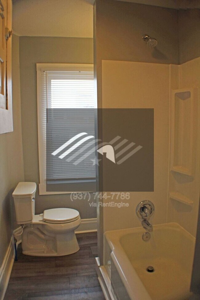 Building Photo - 419 Alberta St