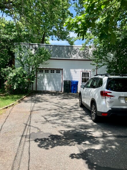 DRIVEWAY - 141 Dunbar Ave