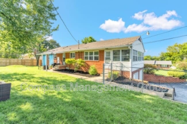 Building Photo - 217 Buckingham Dr