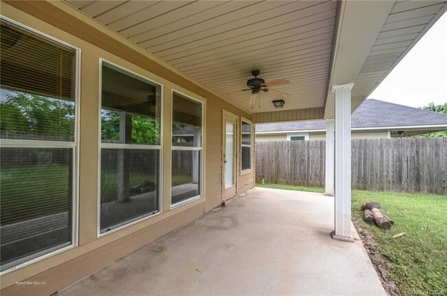 Building Photo - Savannah Place 3 Bed 2 Bath