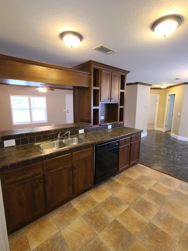 Building Photo - 8415 Verano St