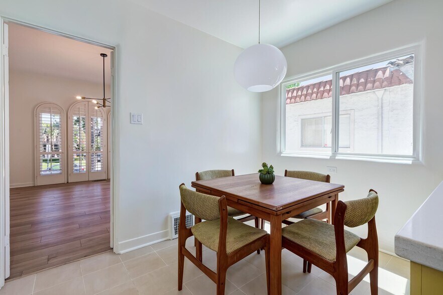 Breakfast room - 119 N Almont Dr