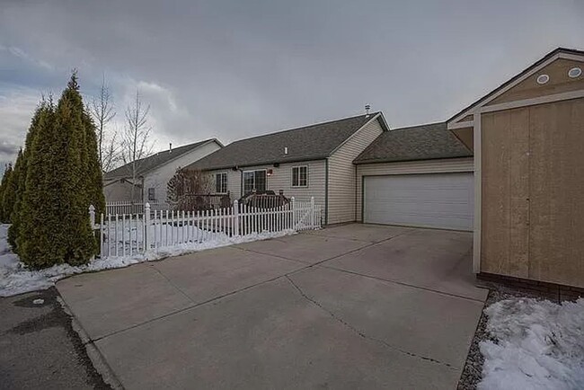 Building Photo - Beautiful 3 bedroom 2 bath home in  Pleasa...