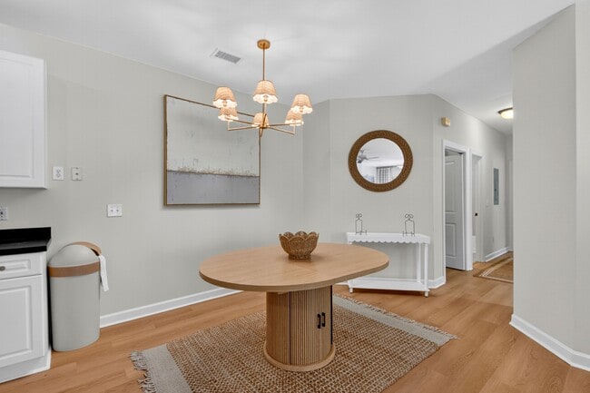 Building Photo - 1745 Wyngate Cir