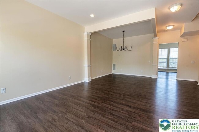 Building Photo - 8475 Putnam Ct