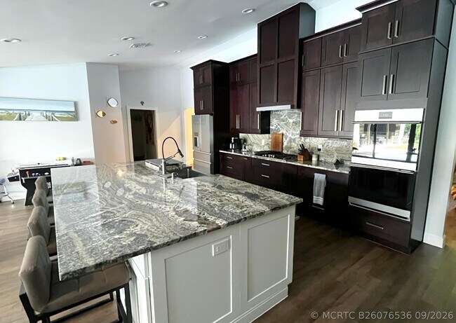 Building Photo - 5125 Woodland Lakes Dr