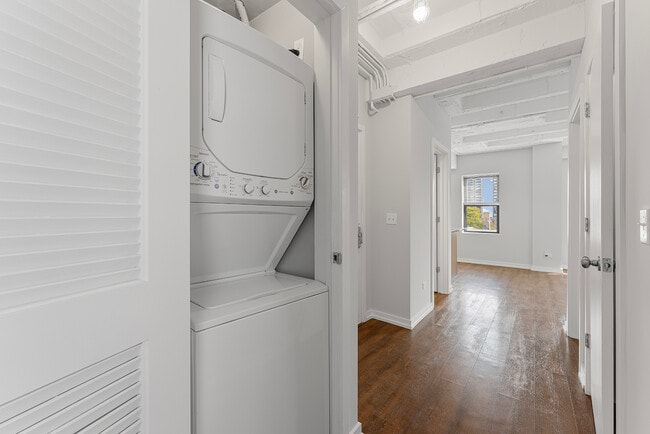 Building Photo - 5718 N Winthrop Ave