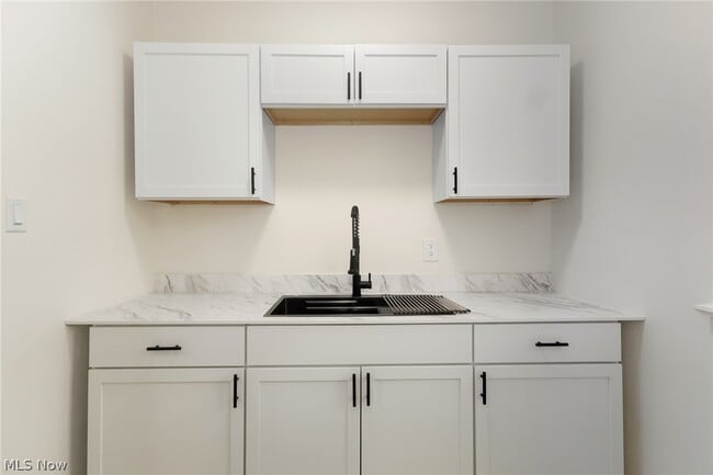 Building Photo - 12808 Beachwood Ave