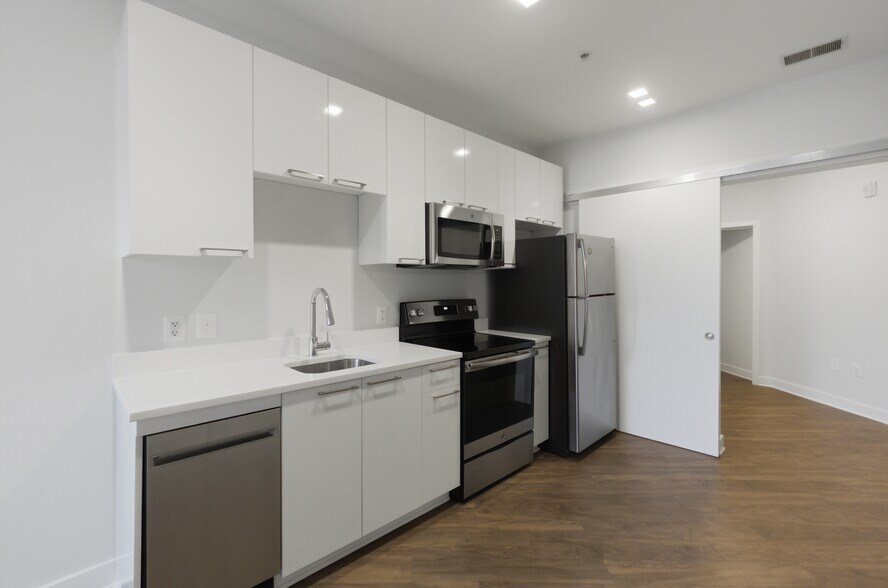 Building Photo - 989 S Buchanan St