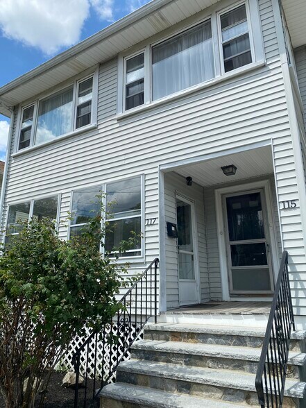 Building Photo - 115 Windsor Rd