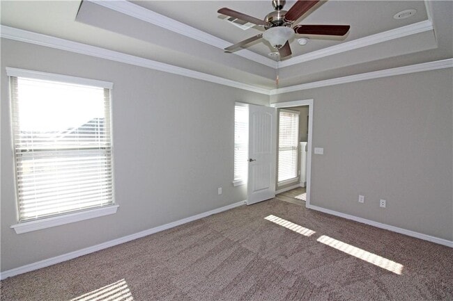 Building Photo - 310 Sullivans Wy