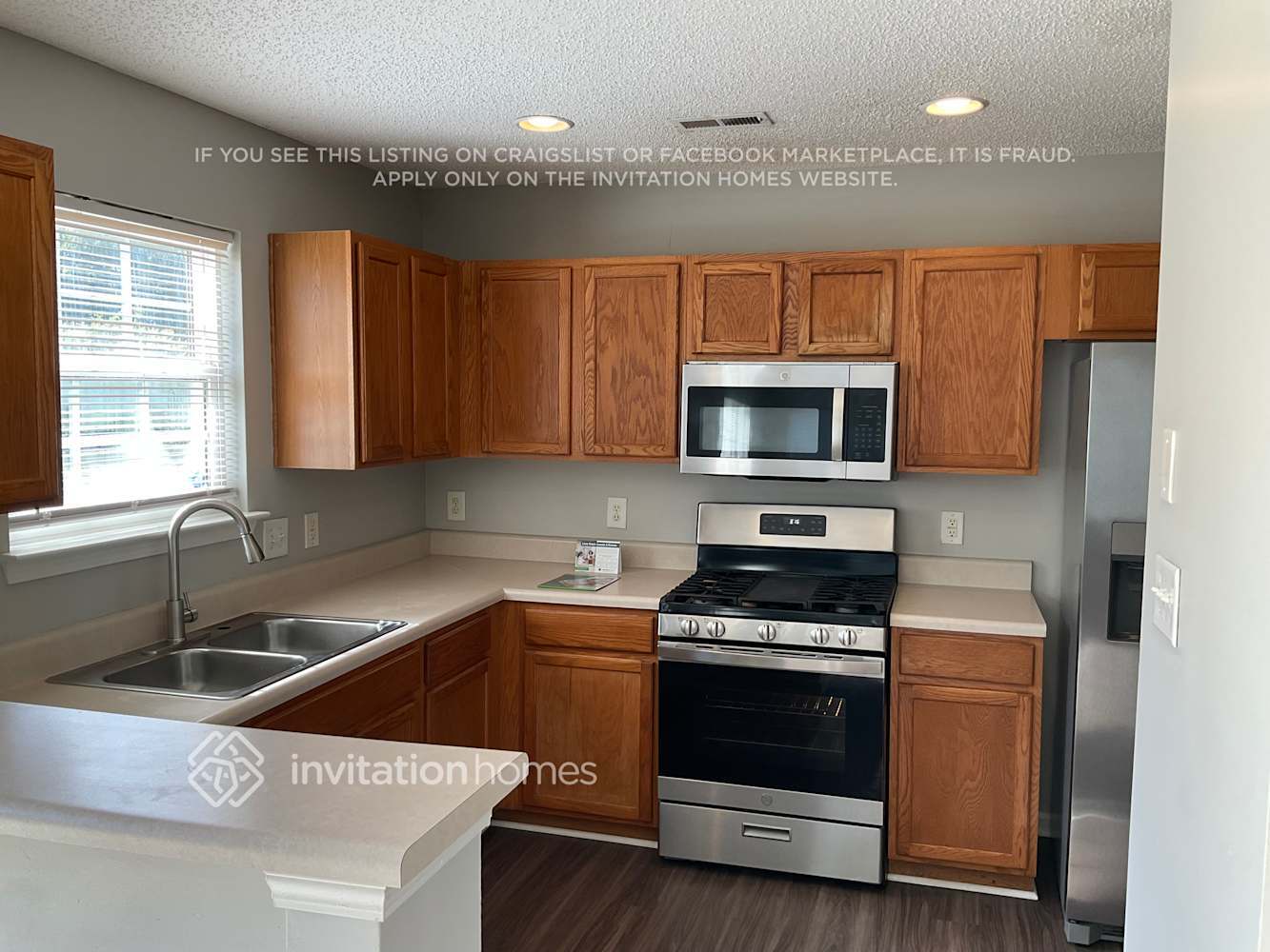 Building Photo - 10729 Glenluce Ave