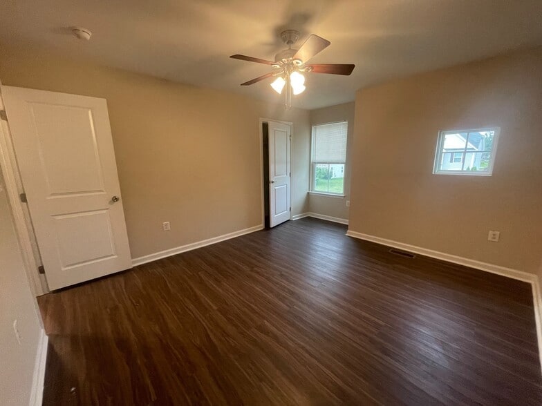 Building Photo - 2410 Walthall Ct