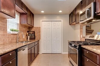 Building Photo - 931 Grand Jct Dr