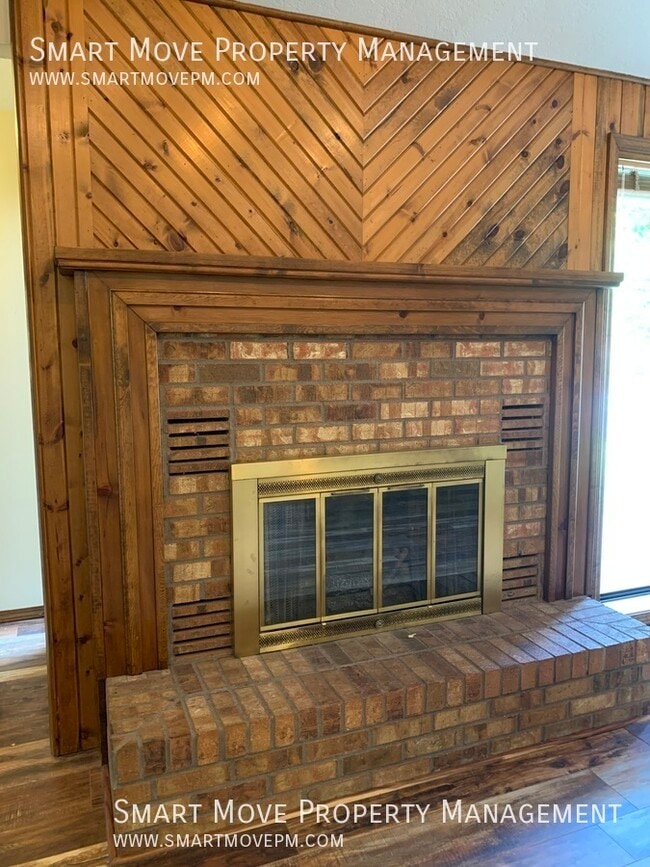 Building Photo - 2135 E Serene Dr