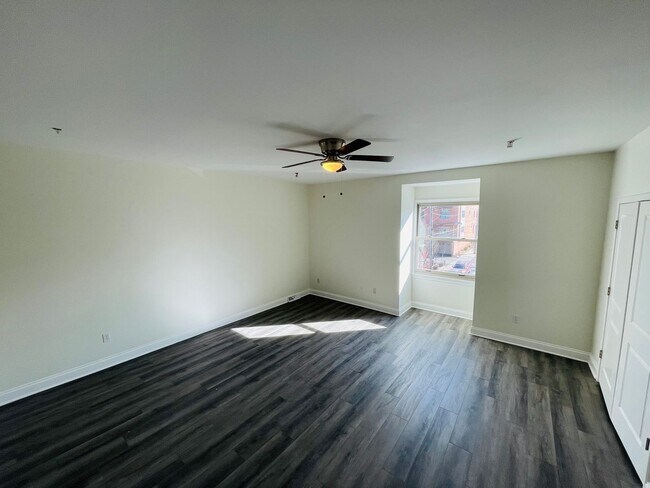 Building Photo - 2 bedroom in Lawrenceville with Deck and Parking Spot!