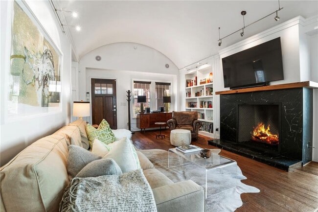 Building Photo - 212 Geneva St