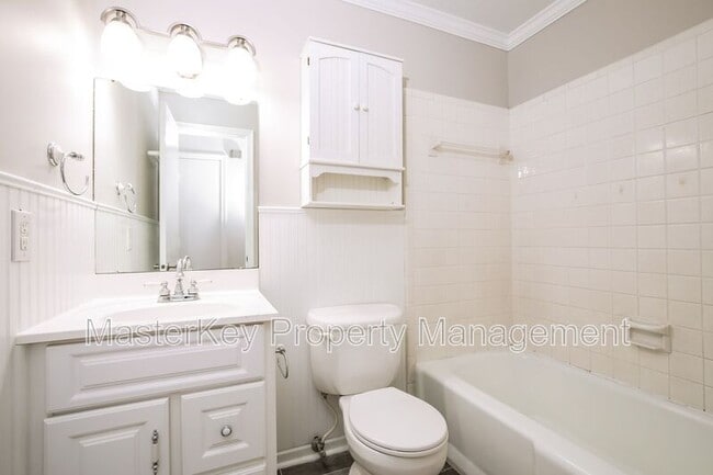 Building Photo - 916 Tanglewood Dr