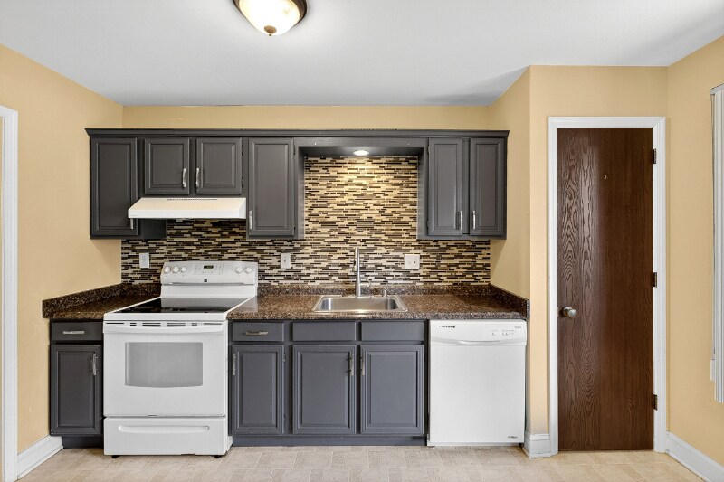 Building Photo - 5403 Doral Dr