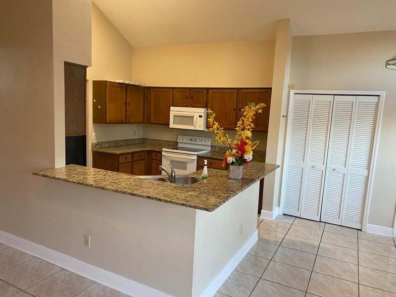 Building Photo - 1413 Abberton Dr