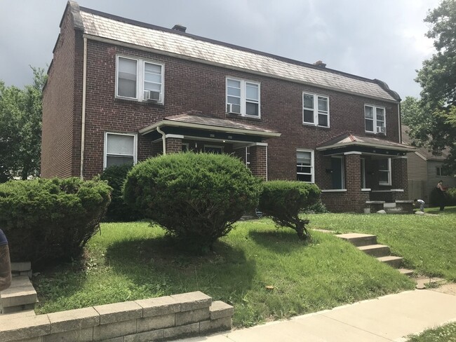 Primary Photo - 623 E Gates St