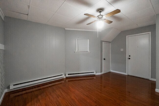 Building Photo - 137-139 Main St