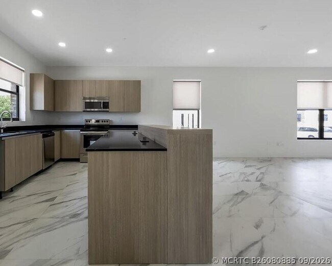 Building Photo - 6171 SW 36th Ct