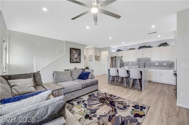 Building Photo - Modern 4-Bed Townhouse in Henderson